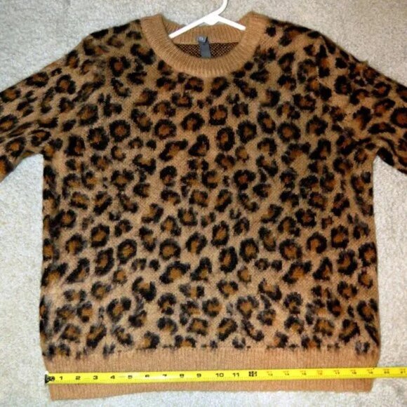 Francesca's Alya Sz Small Animal Print Crewneck Pullover Eyelash Sweater -EUC - Picture 7 of 15